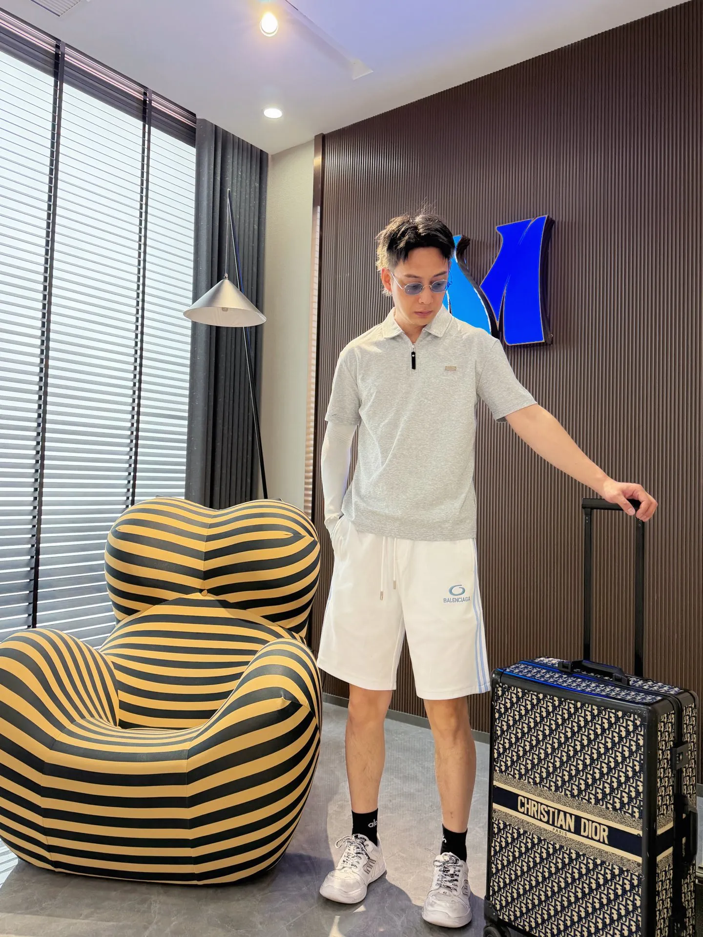 Balenciaga's three-standard complete 2026 summer New Arrival men's casual shorts, advanced custom-made Breathable fabric, Breathable fabric, extremely stretchy and comfortable, impeccable details, top-grade accessories, original logo design concept, delicate and soft feel! The upper body fit is awesome! Size: M-XXXL Please state your height and weight when ordering